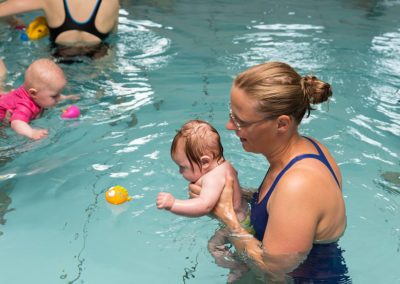 Start der WasserKiSS ist mit dem Säuglingsschwimmen ab drei Monaten.