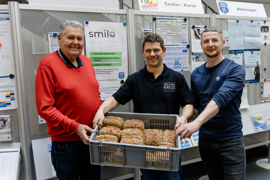 Der Verkaufsstart des smile-Brots ist geglückt - Volker Jacob, Michael Kress und Oliver Schneider (von links) sind mehr als zufrieden.